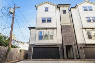 Building Photo - 912 Yale St