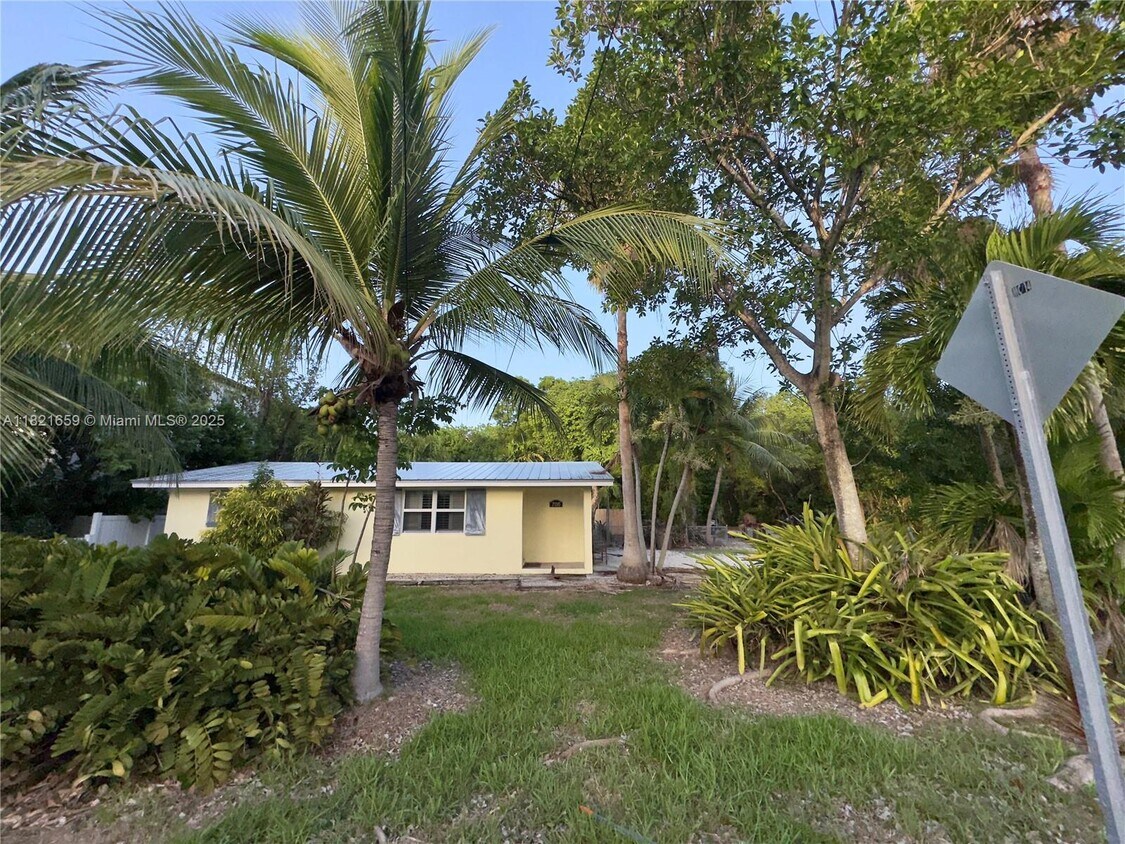 Foto principal - 786 Bostwick Dr