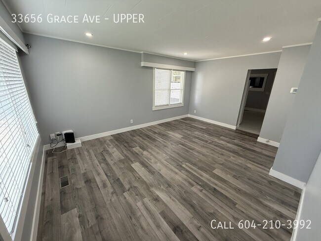 Photo du bâtiment - Spacious Renovated Upper in Matsqui