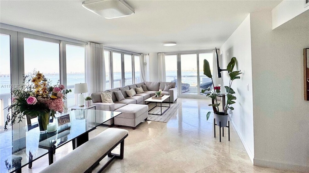 Primary Photo - 1717 N Bayshore Dr