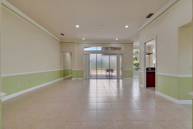 Foto del edificio - Convenient Central Location - 4 Bedroom + Den , 2 Bathroom Home