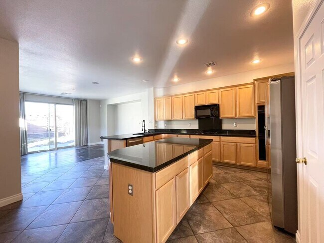 Building Photo - 4596 Treto Ave