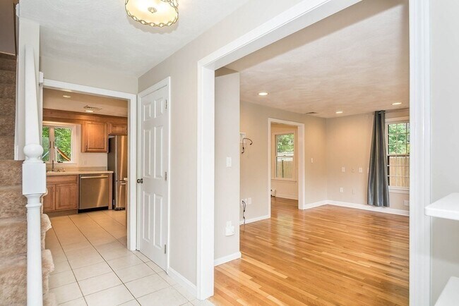 Building Photo - 5 Redgate Dr