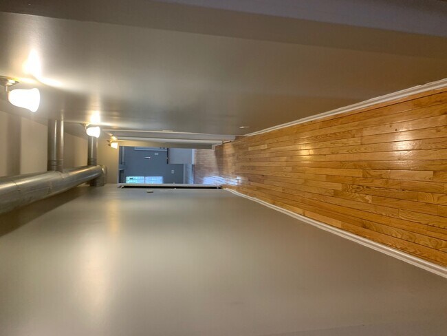 Building Photo - 1530 E 65th Pl