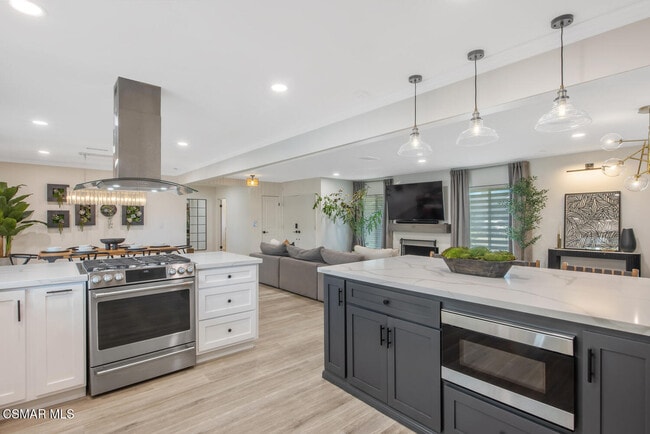 Building Photo - 1449 Norwich Ave