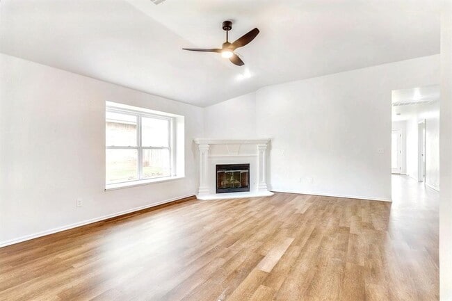 Building Photo - 9905 Summerhill Ln