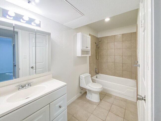 Building Photo - 2120 El Paseo St