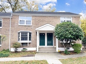 Building Photo - 245 Sunnyridge Ave