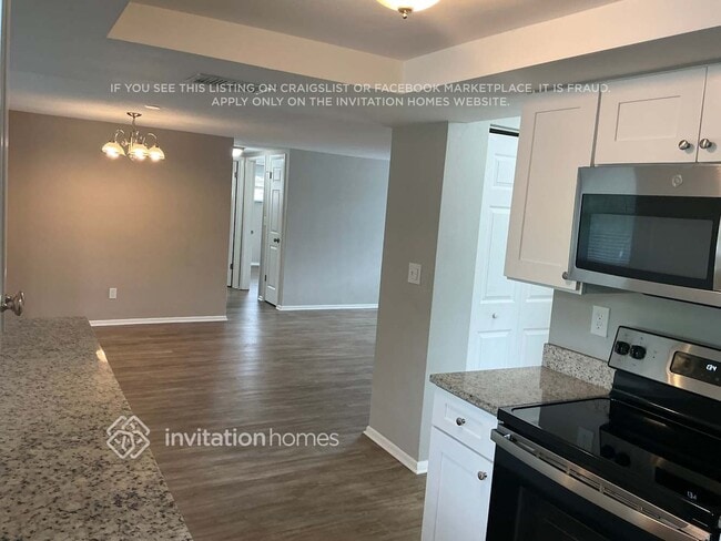Building Photo - 16033 Villa Dr