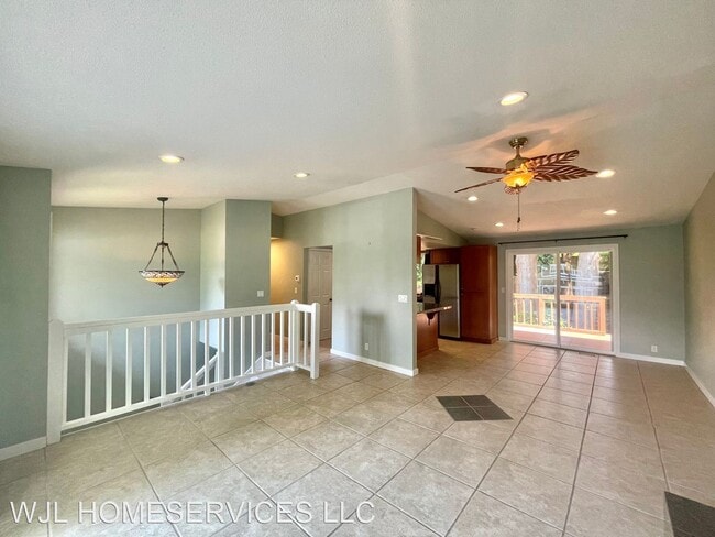 Building Photo - 3 br, 2.5 bath House - 11212 NE 91st St