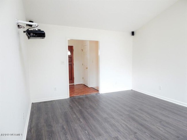 Foto del edificio - 400 Southwest Dr