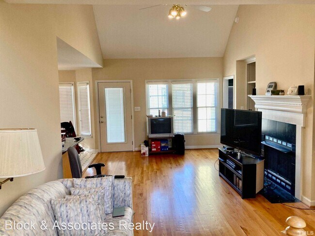 Building Photo - 4 br, 2.5 bath House - 820 Siena Drive