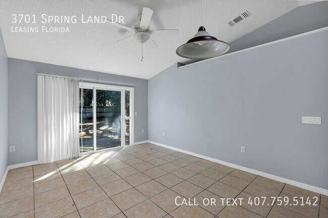 Foto del edificio - 3701 Spring Land Dr