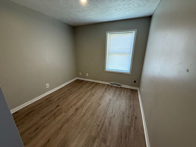 Building Photo - One Level - 3 Bedrooms with 2 Full Baths
