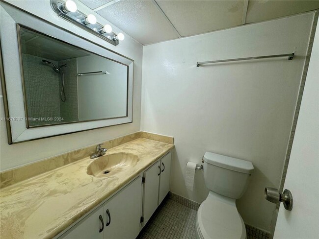 Building Photo - 1 bedroom in Sunny Isles Beach FL 33160