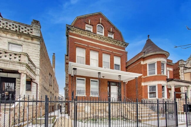 Building Photo - 1812 S Millard Ave