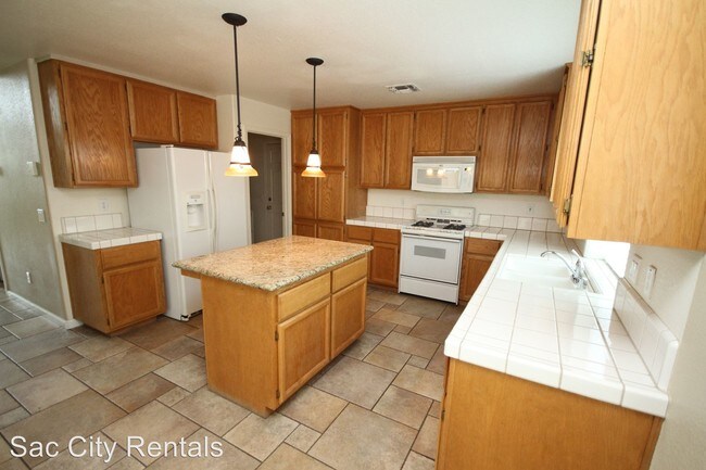 Building Photo - 8283 Branchoak Ct
