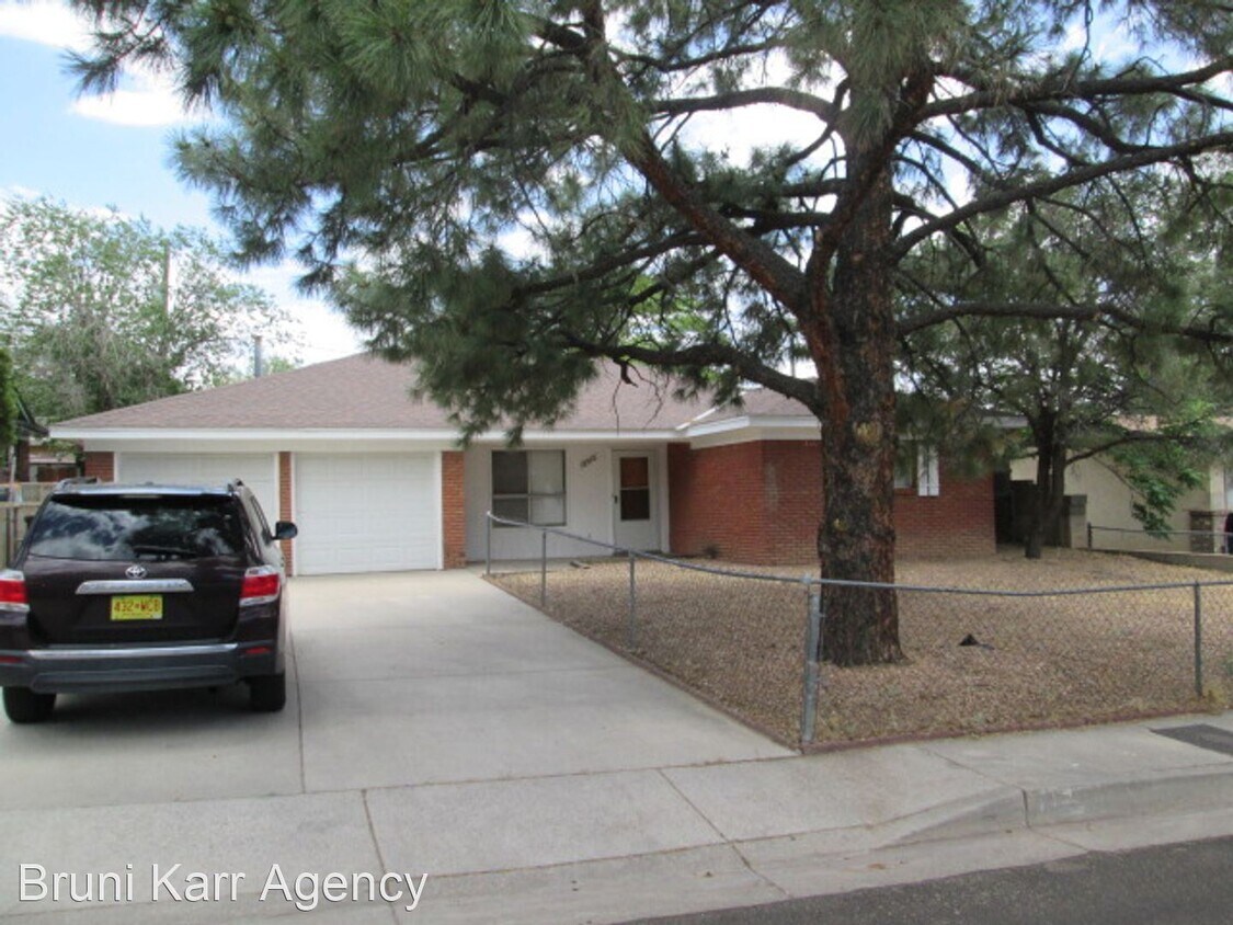 Primary Photo - 3 br, 1.5 bath House - 12912 Skyview NE
