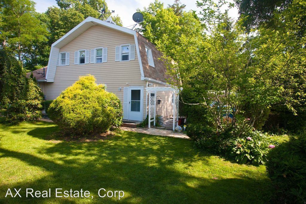 Primary Photo - 211 Orchard Rd