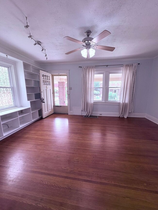 Building Photo - Charming 2-Bedroom Home for Rent in York C...