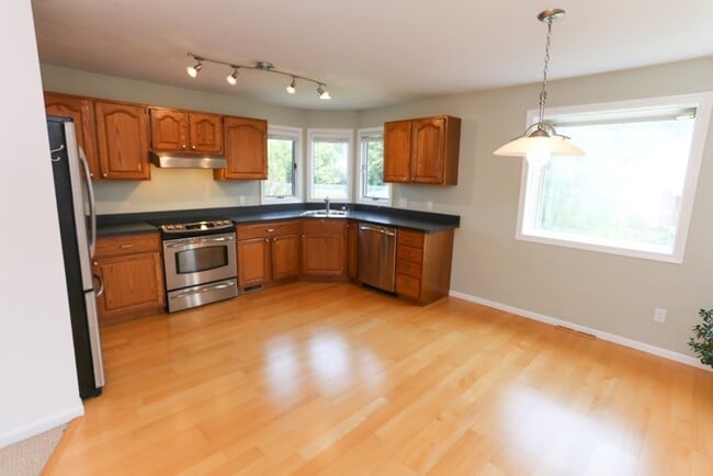 Building Photo - 2 Pine Grove Dr