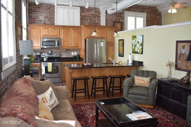 Building Photo - 1 br, 1 bath Condo - 4 Beaufain St 202 Uni...