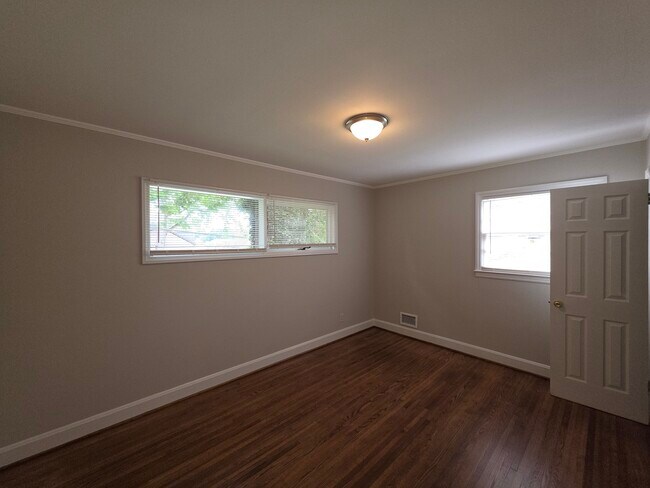 Foto del edificio - 1322 Briar Creek Rd