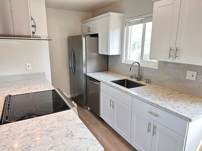Foto del edificio - Beautifully Remodeled 2 Bedroom 1 Bath Con...