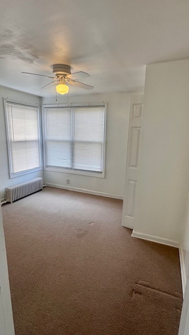 Foto del edificio - 3050 N Normandy Ave