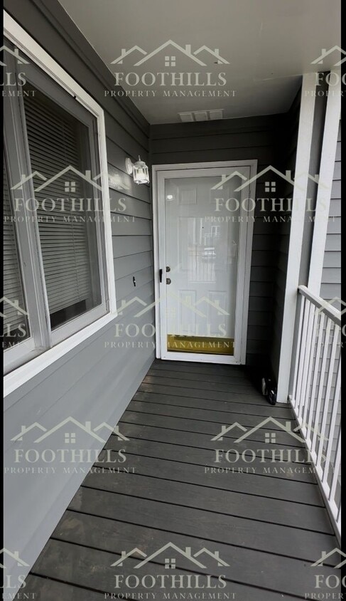 Primary Photo - Lovely upper-level condominium features 2 ...