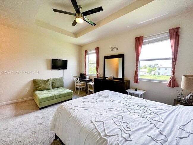 Foto del edificio - 2819 SE 1st Dr