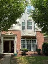 Building Photo - 2561 Eastbourne Dr