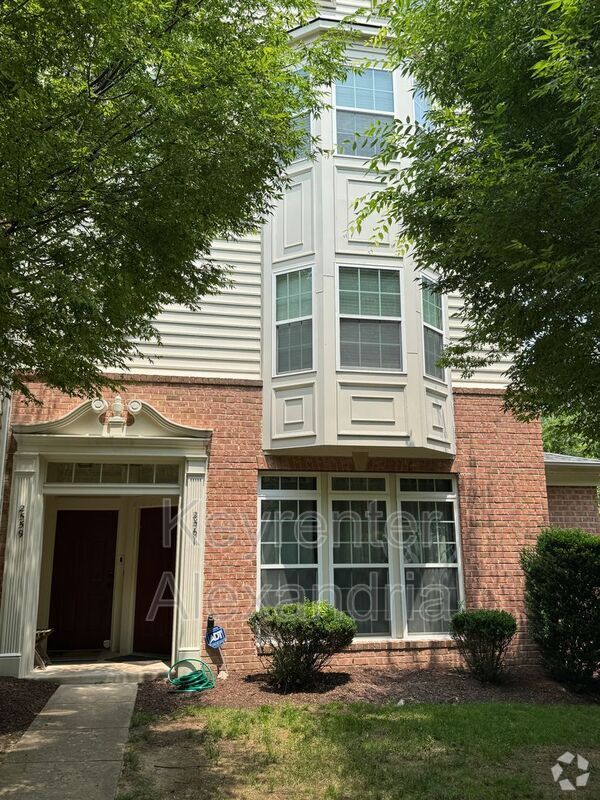Building Photo - 2561 Eastbourne Dr