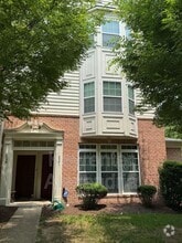 Building Photo - 2561 Eastbourne Dr