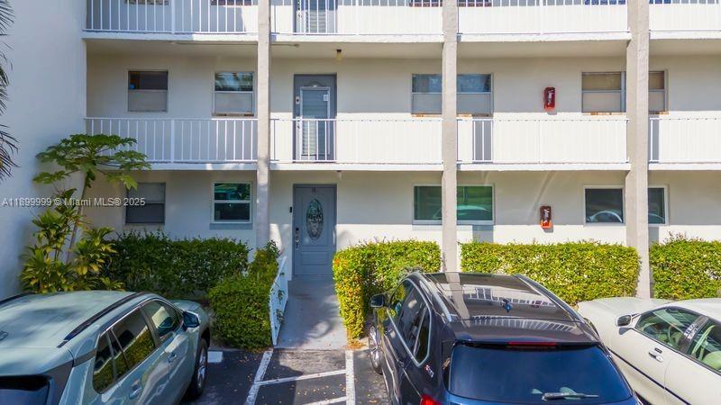 Foto principal - 8300 Sunrise Lakes Blvd