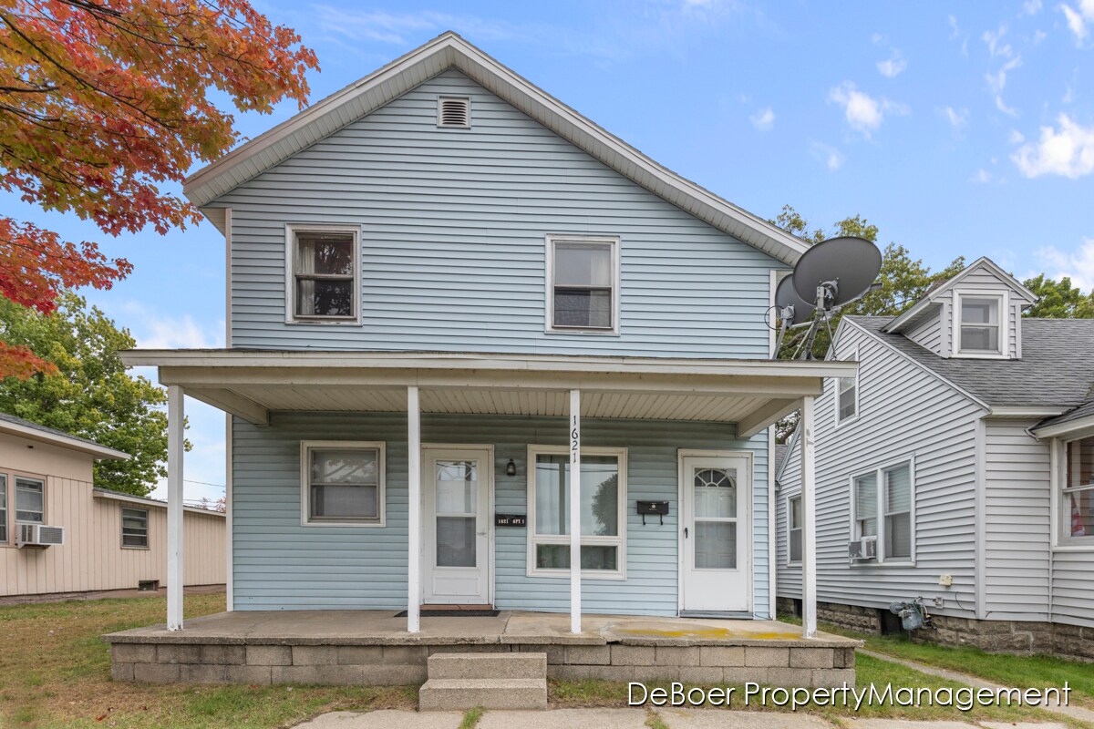 Primary Photo - 1621 Lakeshore Dr