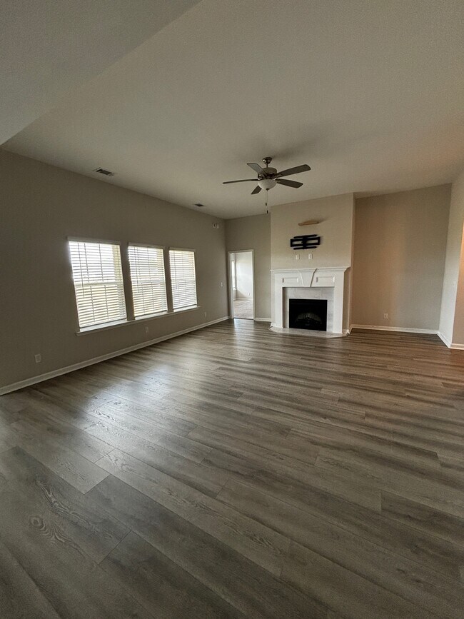 Building Photo - 289 Deerfield Dr NE