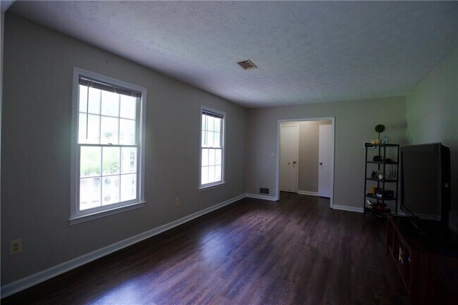 Foto del edificio - 3328 Mountain Hollow Dr
