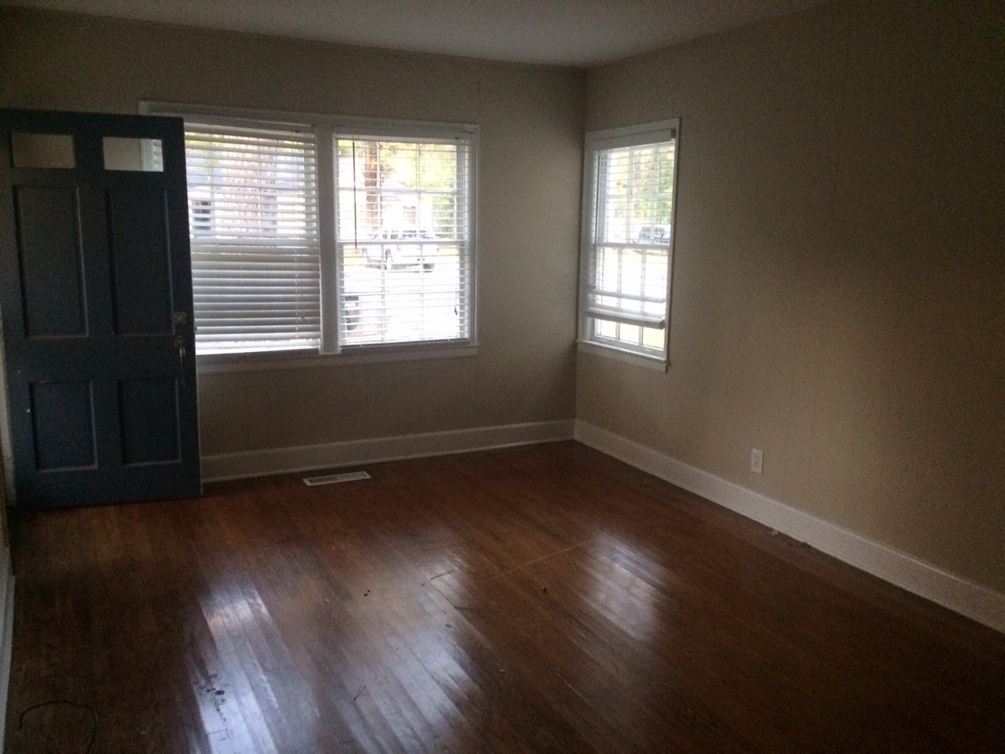 Foto principal - 2414 Heathermoor Rd
