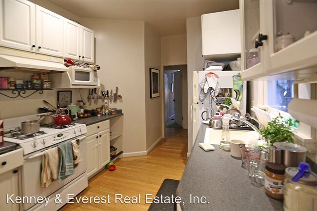 Foto del edificio - 136 Downey St