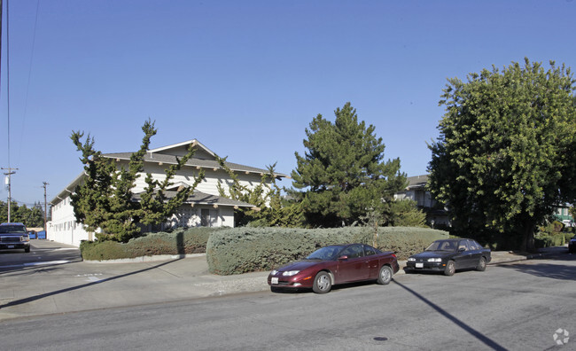 Building Photo - Hacienda Apartments