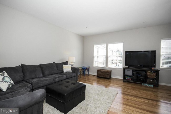 Foto del edificio - 9527 Liverpool Ln