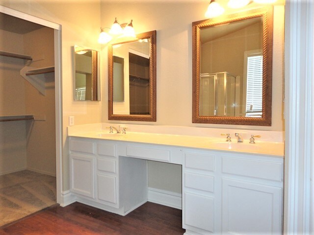 Foto del edificio - 9715 E Inverness Ave