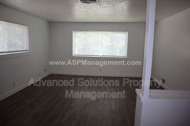 Building Photo - 370 E Sherman Ave