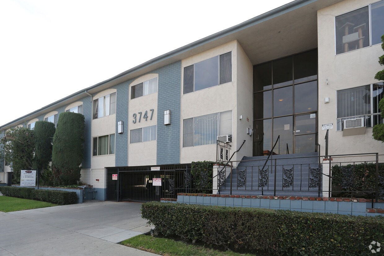 Building Photo - 3747 Sepulveda Blvd
