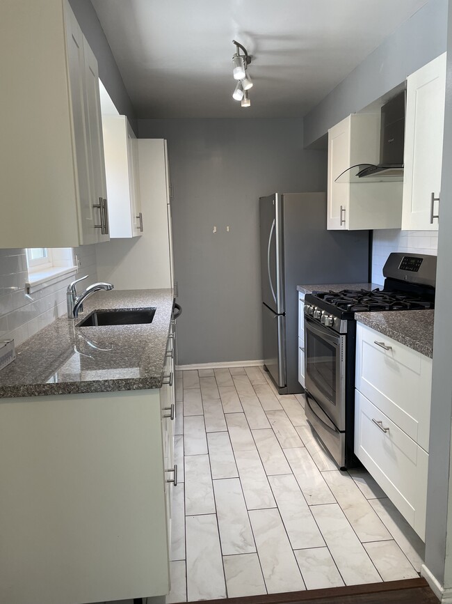 Building Photo - 11138 Aqua Vista St