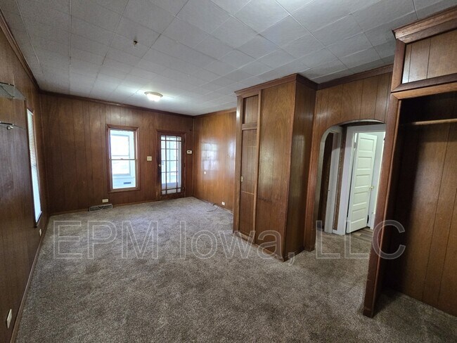 Building Photo - 307 Riehl St