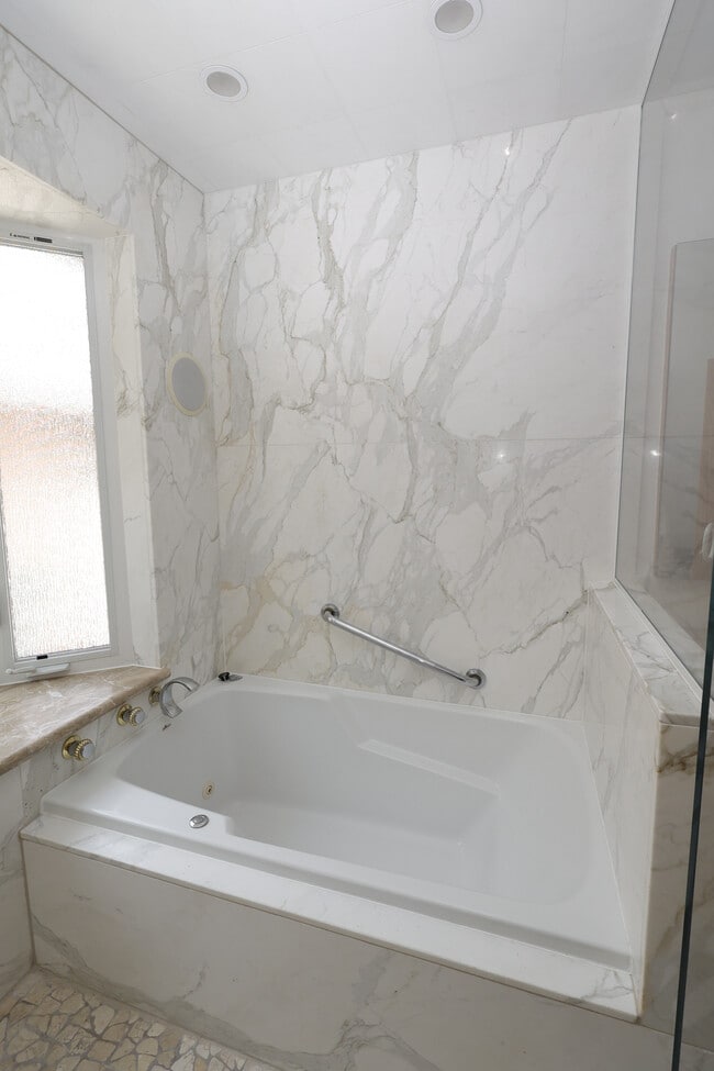 Foto del edificio - 4831 Canoga Ave