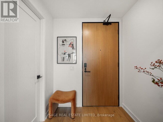 Photo du bâtiment - 899 College St