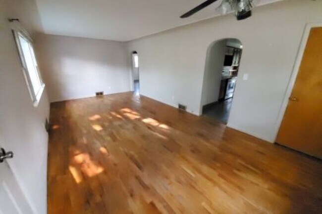 Building Photo - 1437 Avenue F